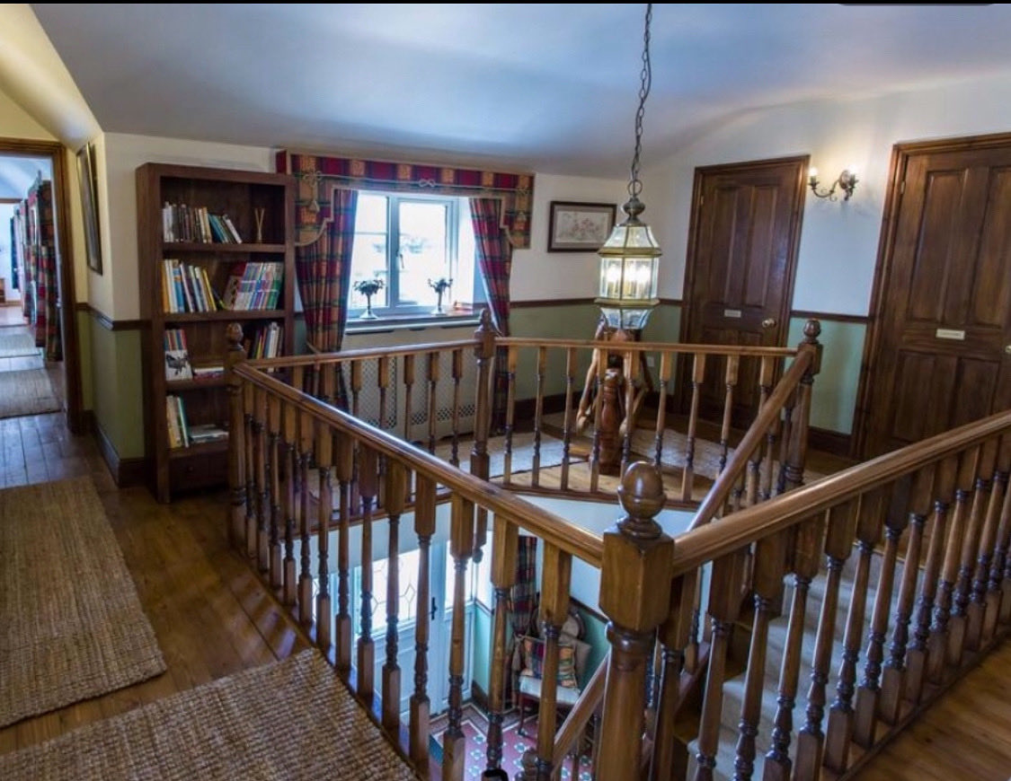 People often ask how we get large furniture up the stairs <a href="/lodge/">lodge</a> &amp; <a href="/View/">View</a> 
Secret A  Little peak 👀behind the Fire exit doors both lead to a main staircase to get outside 
Now you know 🙂👍🏡
#designedtogobeyond #staircasedesign #gallery #gallerdlanding #retreatlife