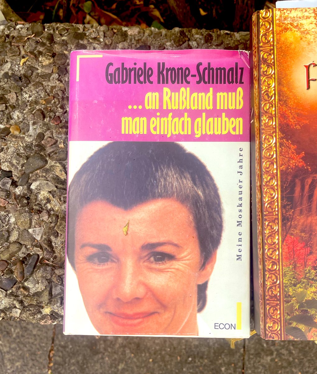 JakobSchaefr's tweet image. Den Mickey Mouse-Haarschnitt trägt sie ja schon länger.
Warum hat #Köppels eigentlich fast nur noch #Putinversteher und #Rechtsextreme im Programm?