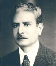 وكأيّنْ من قصيدةٍ اهتزَّ الناسُ لسماعِها عَجبًا، وتَرنّحوا بها طربًا، حتى إذا نُشرتْ في صحيفةٍ، أو دُوِّنتْ في كتابٍ، وقَرؤوها في تُؤَدةٍ وروِيَّةِ، زَرَوا عليها مَبنىً ومَعنى، وعَدُّوها من سَقط المَتاع، وأنكَروا على أنفسهم استِحسانَهم لها أولًا، واتَّهَموها بالغَفْلة والبَلَه،