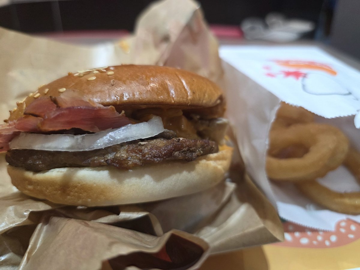 불페라b 🍔 tweet media