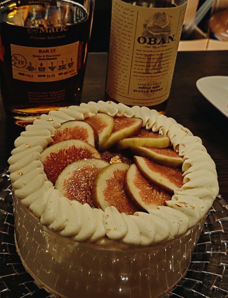라뜰리에 이은 무화과 파블로바 미친(p) 맛이었다...
