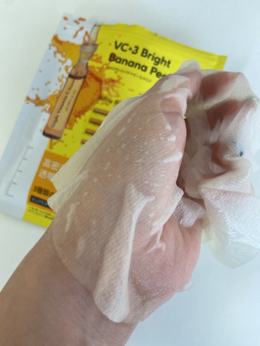 kanade_nade12's tweet photo. これ毛穴とニキビ跡にめっちゃ効果感じた！
使ったあと明らかに毛穴がキュって閉じてニキビ跡もどんどん薄くなってきてる🥺
高濃度ビタミンCとレチノール、バナナシートで引き締めと肌再生効果がすごい😭 https://t.co/XSFDrSWcBF