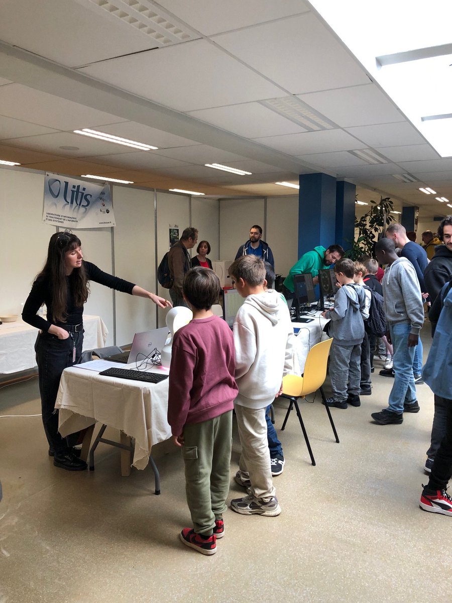 Fête de la Science 🧠🤖💻🧬🔬🧪📐

C'est en ce moment sur le campus du Madrillet de l'Université de Rouen !

Du monde sur le stand du LITIS pour les questions autour de l'IA

#FDS2025