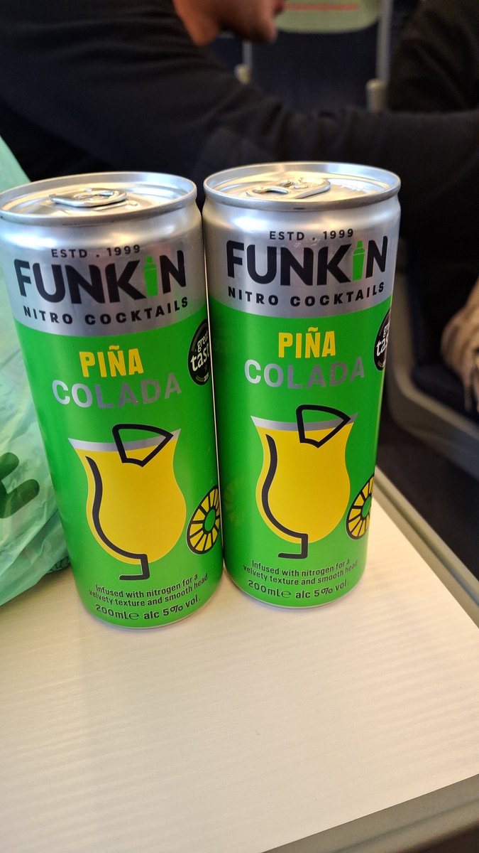 CYMROPORT's tweet image. Wembley bound,hope both anthems get booed, fyd woke...cmon cymru #walesaway ⚽️🏴󠁧󠁢󠁥󠁮󠁧󠁿🤣👍#pinacolada