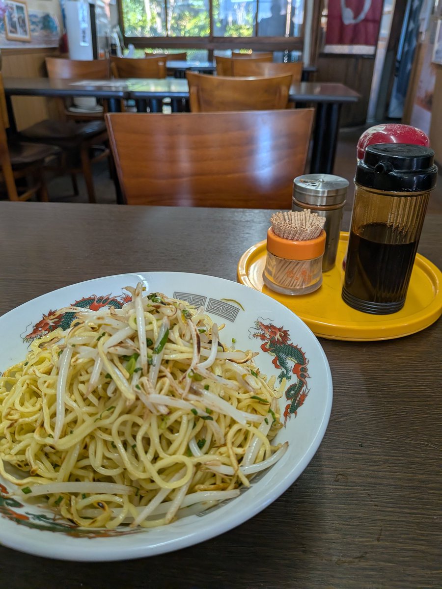chikudemiya's tweet photo. 滋賀県の名物
素焼きそば食べた🥰

味付けなし！
卓上の調味料で自分好みに味付けしてって事らしい。

美味しすぎるんかい😋 https://t.co/5TAQLF5msm