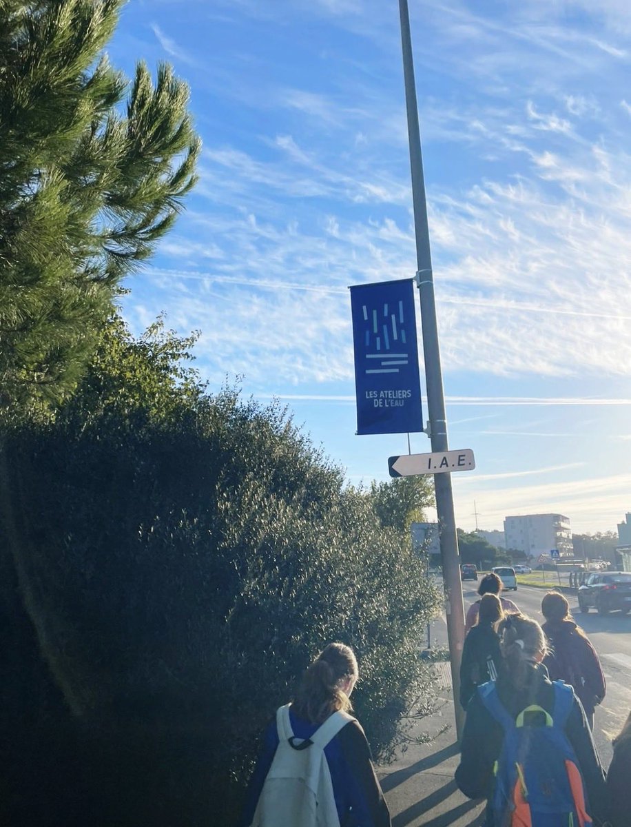 be_erasmus's tweet image. Am Mittwoch haben wir nach einem erneut tollen Frühstück das Ateliers d l‘Eau besucht, wo wir in deutsch-französischen Gruppen über die Bedeutung des Wassers für uns und unsere Regionen gesprochen haben. #Erasmusplus #be_erasmus #grundschule_klosterfelde