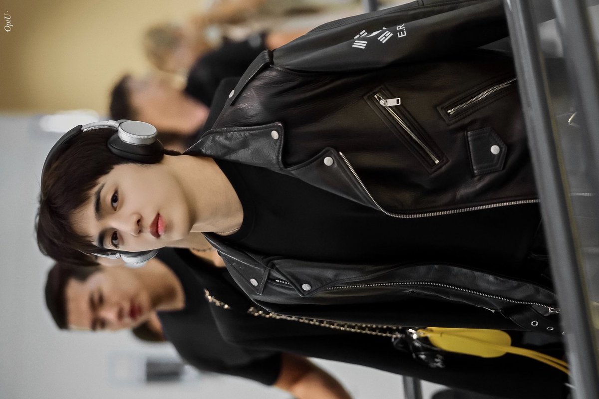 coupsistt's tweet photo. simple airport fit, but screams ✨expensive✨ https://t.co/qGytJwKbYF