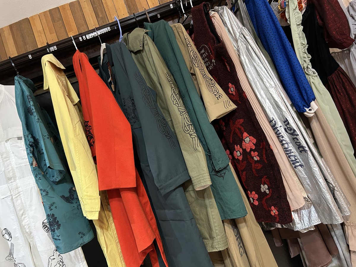 ‼️好評につき、会期延長‼️

〜10/13までの予定だったSUPER-KIKI POPUP #抵抗する日常 が好評につき、11/13（月祝）まで会期延長することとなりました！

本日より秋冬物も追加入荷もしましたので、ぜひお越しください〜💥
🔗 momobooks.jp/RmX8KLhJ/bDSD0…