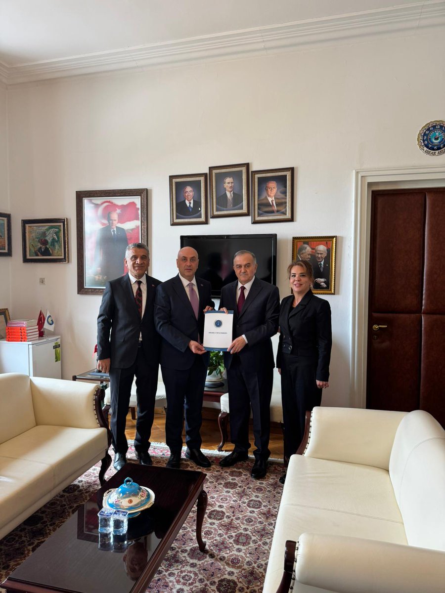 Baro Başkanımız Av. Gökhan Ağdemir, Milliyetçi Hareket Partisi Grup Başkanvekili ve Manisa Milletvekili Sn. Erkan AKÇAY’ı Türkiye Büyük Millet Meclisi’nde ziyaret etti.

Görüşmede, kamu avukatlarının özlük haklarını güçlendirmeye yönelik hazırlanan düzenleme ile avukatlara