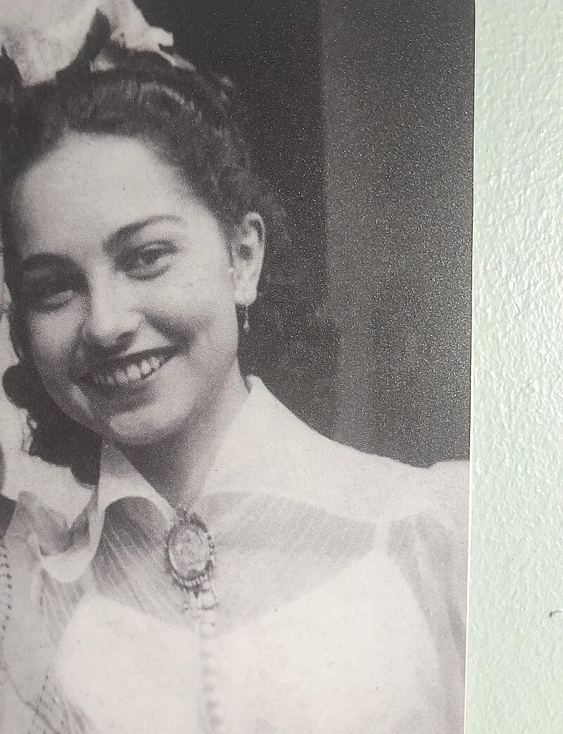Fgdesnoyer's tweet image. Tal día como hoy 9 de octubre de 1920 nació la pintora colombiana Lucy Tejada