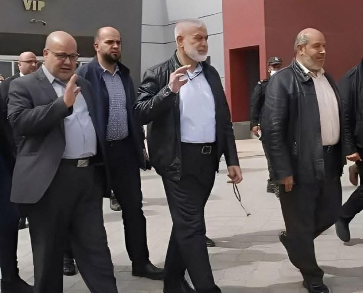 justdanaw's tweet image. Die Verhandlungsführer der Hamas. Alle dickbäuchig, arrogant und selbstgefällig angesichts des Leids einer Bevölkerung, die sie dem Krieg aussetzten, während es ihnen gut ging.

Sie stehen hinter den abscheulichsten Ideen: Terroristen, Antisemiten und antiwestlichen Werten. Sie…