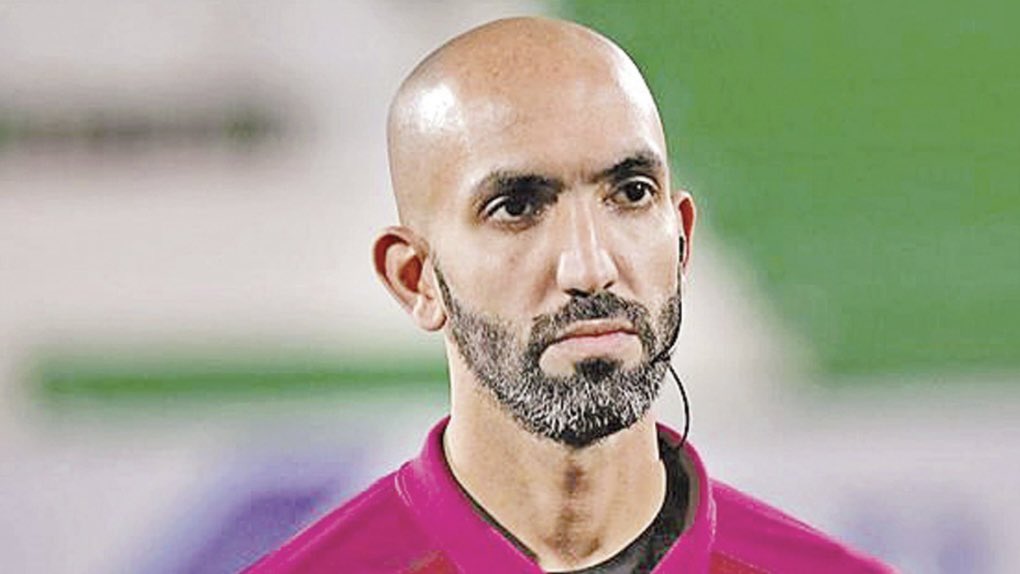 بعيداً عن التّرهات والهجوم 
من بعض الجماهير العاطفيه
التي طعنت  للأسف في شخصه 
قبل التأكد وفحص اللقطات بعنايه
الحكم #أحمد_العلي محل تقدير 
أما قراراته فهناك لجنة فنيه تقيّم
أدائه وجودة إدارته للقاء المثير  .
مع تمنياتنا القلبيه بتأهل المنتخب
السعودي الشقيق 🇰🇼♥️🇸🇦