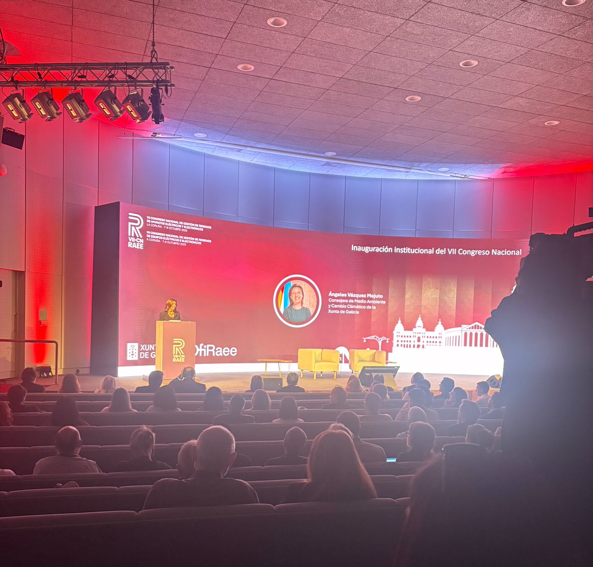 FAELinforma's tweet photo. Desde #FAEL hemos asistido al VII Congreso Nacional de RAEE, celebrado en La Coruña, organizado por #ofiraee con el apoyo de la @Xunta
#RAEE #economiacircular #sostenibilidad #ecodiseño #networking #distribucion
Enhorabuena a los SCRAP de #ofiraee por el éxito del evento!♻️ https://t.co/MYDiuvf5Wo