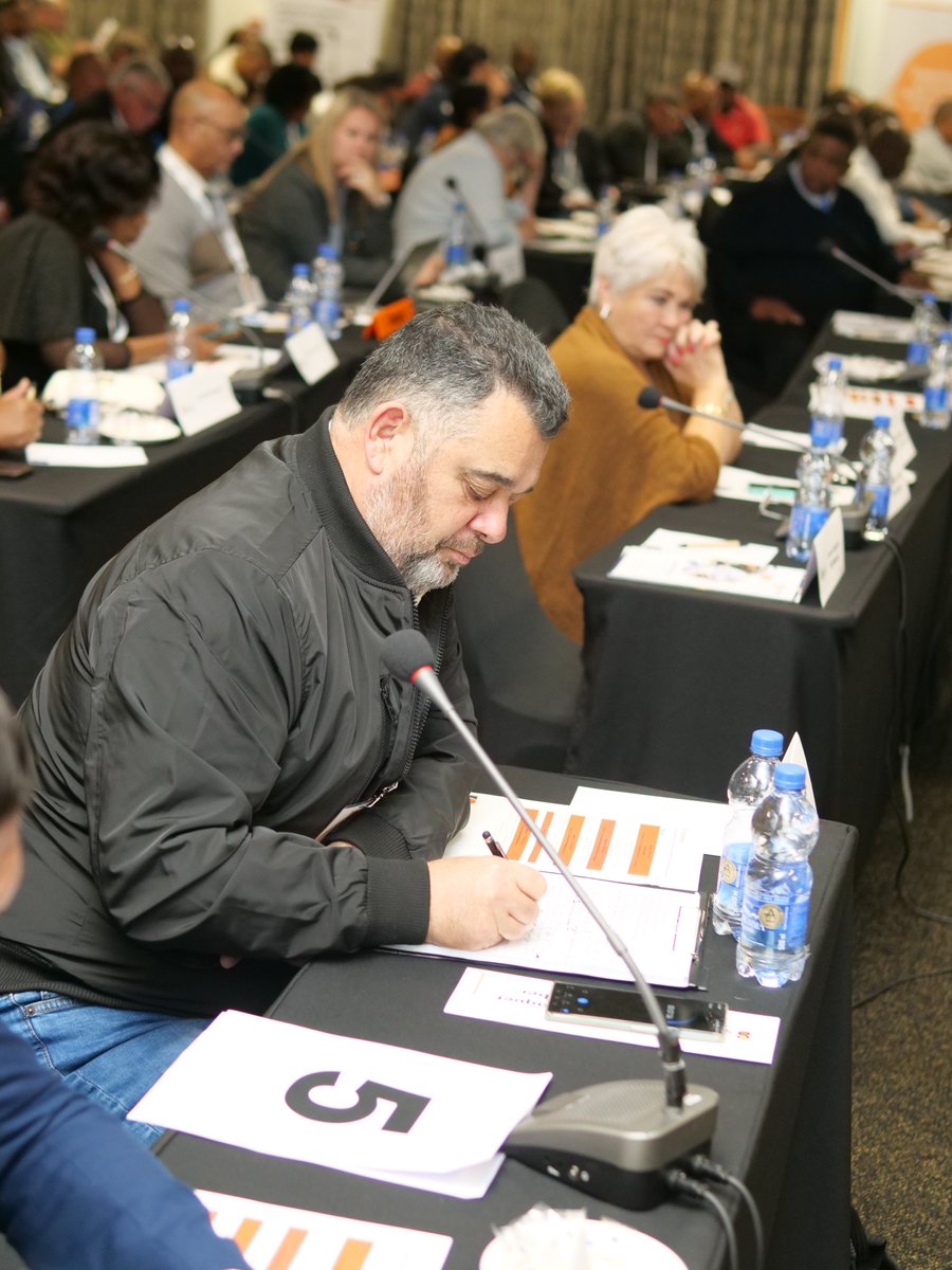 SALGA_Gov's tweet image. [Western Cape PMA] Mr. Ngidi, SALGA’s Head of Energy, outlined national electricity distribution reforms — tackling operational challenges, compliance, and the shift to energy markets. He reaffirmed that reforms won’t alter municipal powers and urged meaningful municipal input.