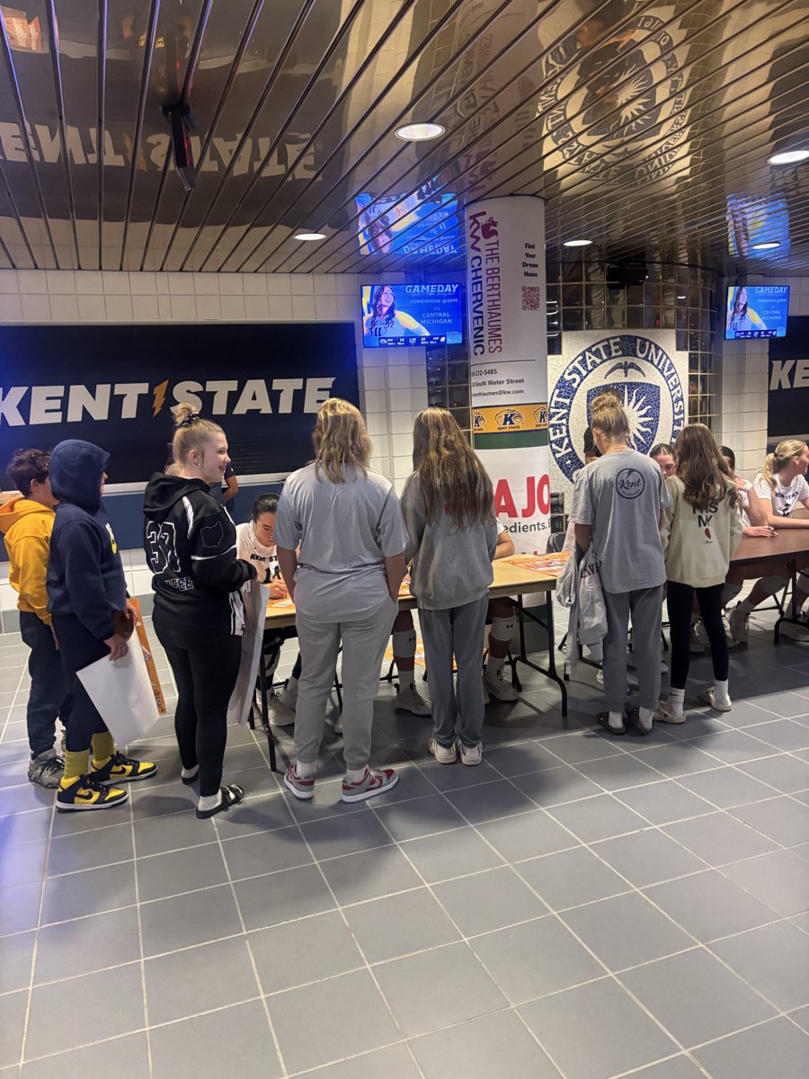 MathWithMsBretz's tweet image. CMS volleyball players had a great time tonight at the Kent State volleyball match