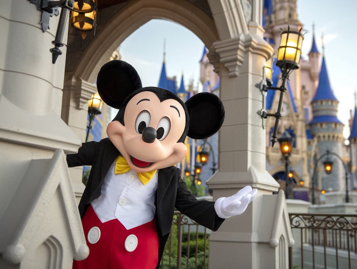 Indie5051's tweet image. Los parques de Disney ya no contaran con la Reina Malvada (de 'Blancanieves') y los demás villanos durante todo el año.
“Los villanos solo estaran en los parques durante la temporada de Halloween”.