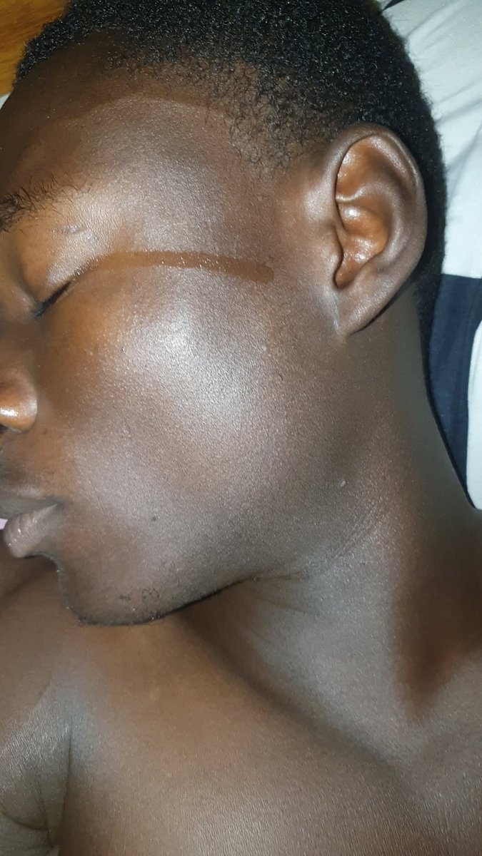 ThLack22014's tweet image. It's not just music, if you can relate to every lyrics, it's an art, it's a spirit that keeps evolving by your mood ✨️ 🎶 
It opens every piece of your heart and give you goosebumps and make you share unintentional tears 😢
THANK YOU DAVE