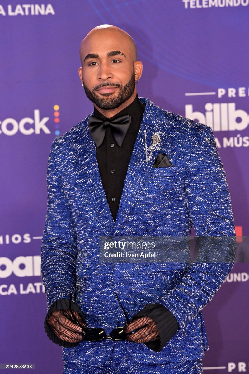 grandotacandy's tweet image. Miren esa carita de felicidad y el brillo en sus ojos, omg estoy amando😩💙🍫🖤
CARAMELO X BILLBOARD 
#CarameloDC 
#CarlosCruz