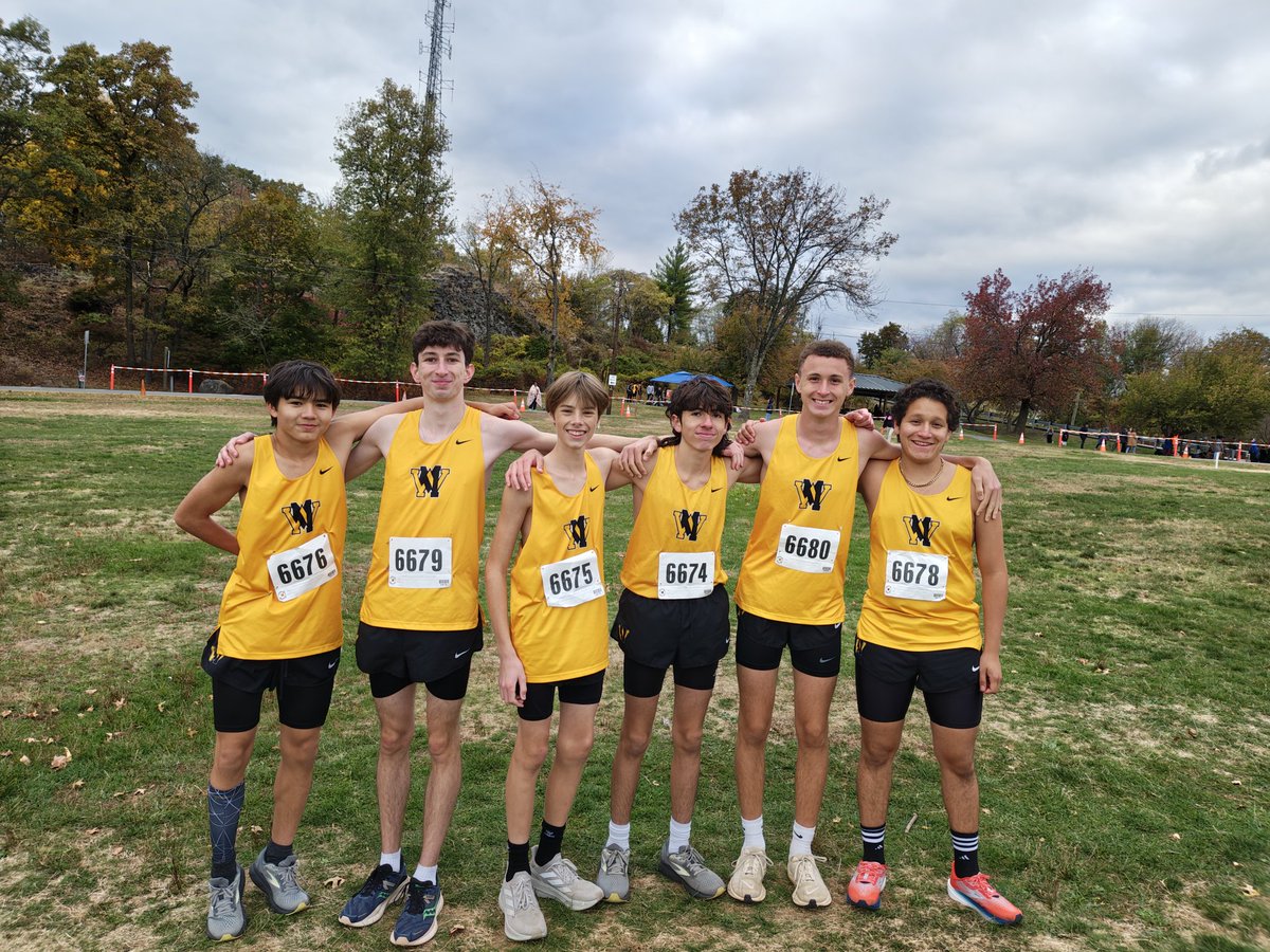 Congrats to Boys XC for placing 6th at the County Championships. Matteo Balestrieri medaled for the boys running an 18:31.
#hardworkpaysoff 
#wmxcfamily