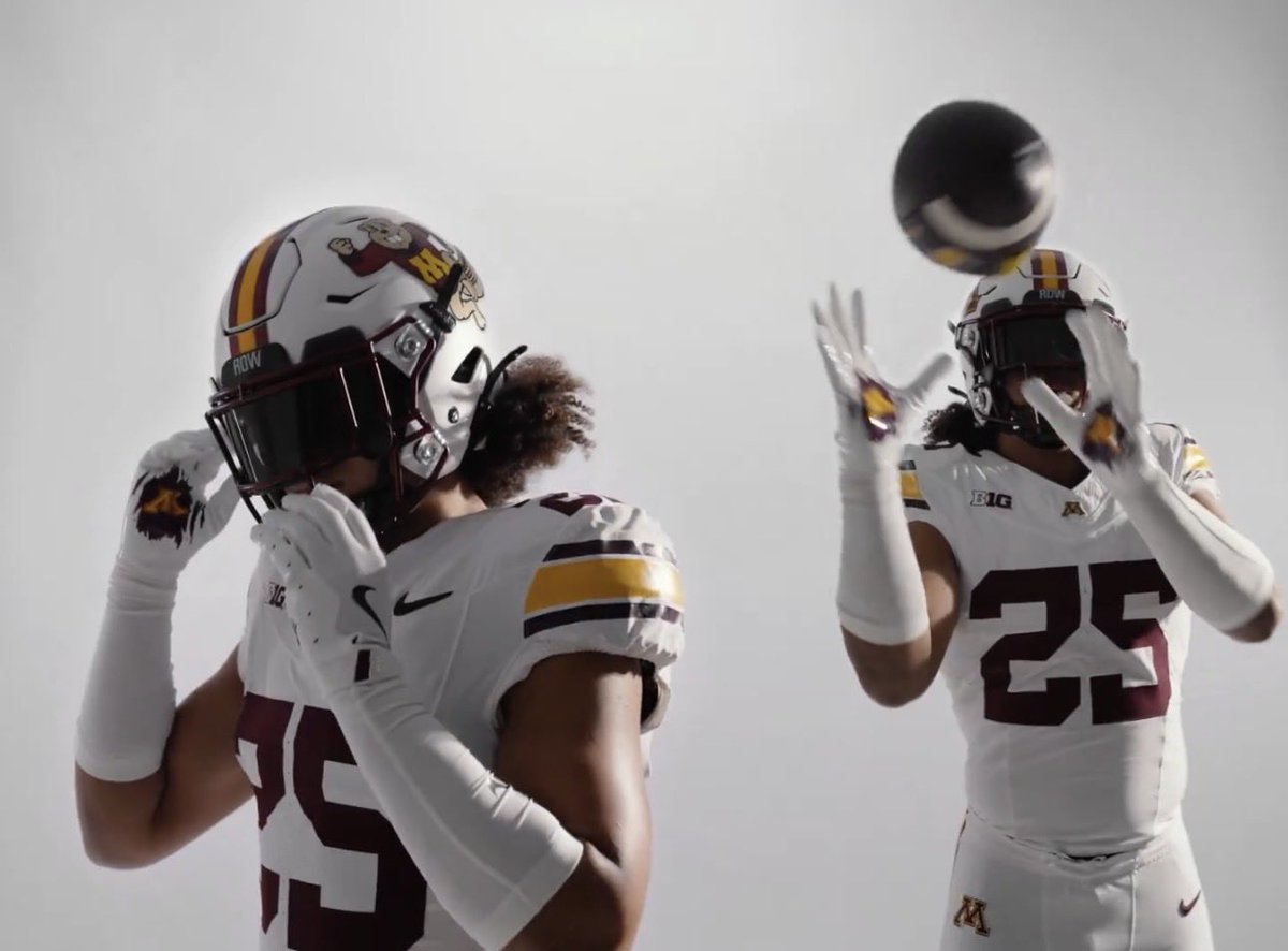 GopherHole's tweet image. ⚪ 👻⚪️

#Gophers looking NICE against Iowa! 

gopherhole.com/boards/threads…
