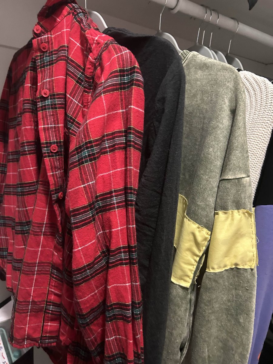 crtghost_'s tweet image. wardrobe is lowkey giving dess holiday