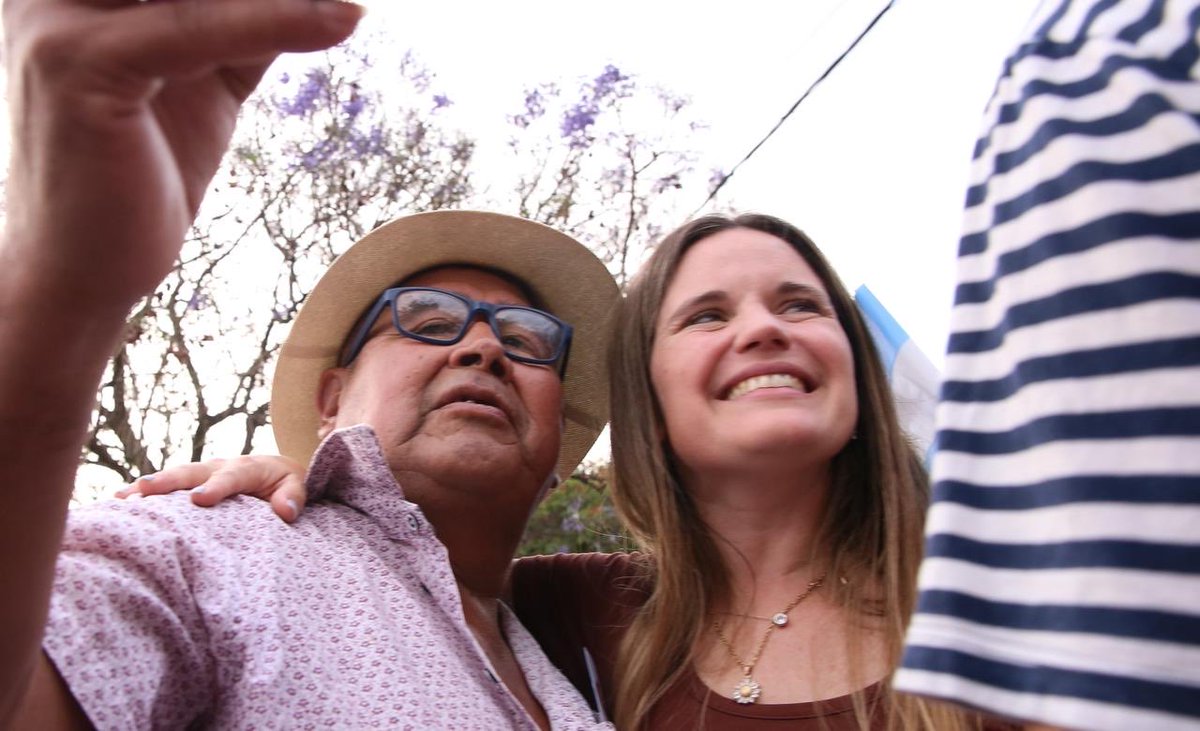GRACIAS ROSARIO ❤️🇦🇷 Terminamos la campaña como la empezamos: escuchando a nuestra gente. Enorme asamblea en el corazón del oeste. Somos muchos los que queremos empezar a construir lo nuevo y frenar este presente de angustia.

Venimos 🚀