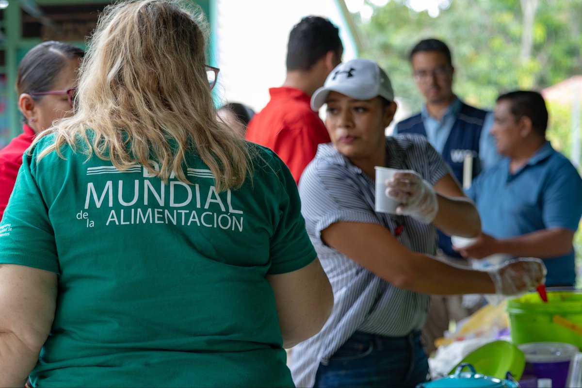 pnae_proasol's tweet photo. El Programa Nacional de Alimentación Escolar llevó a cabo la celebración  del “Día Mundial de la Alimentación” en Ajuterique, Comayagua en el Centro Educativo José Cecilio del Valle. https://t.co/WiRvAMD94o