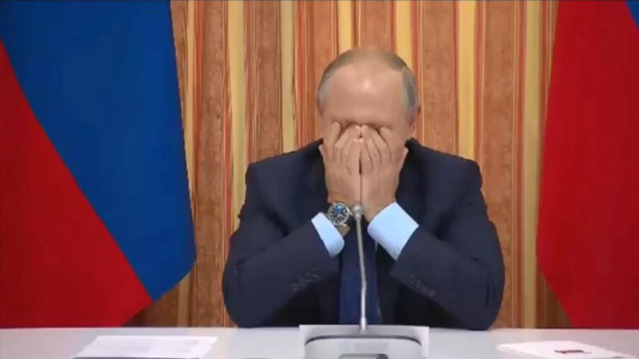 VirginiePerez15's tweet photo. 🇪🇺⚡️🇷🇺Insolite! L’Union  Européenne cible désormais les toilettes en Russie! Elle vient en effet d'interdire, dans son 19e paquet de sanctions contre la Russie (publié le 23 octobre 2025 au Journal officiel de l'UE), l'exportation de toilettes, bidets, cuvettes WC et autres équipements sanitaires vers la Russie.