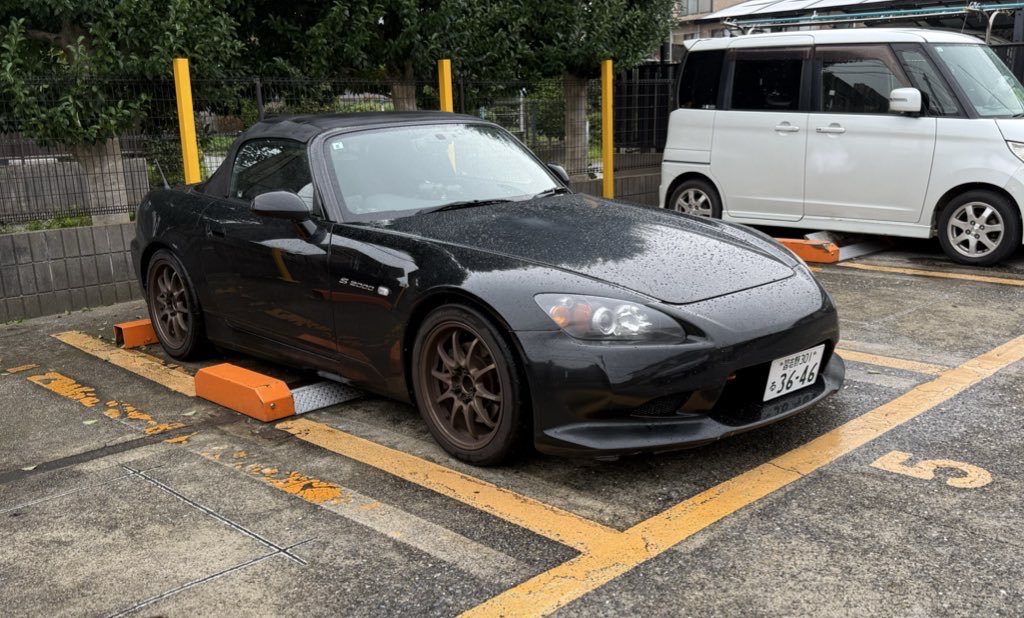 今週末でウイング塗装と傷研磨と車高下げ
早くカナード届かないかな