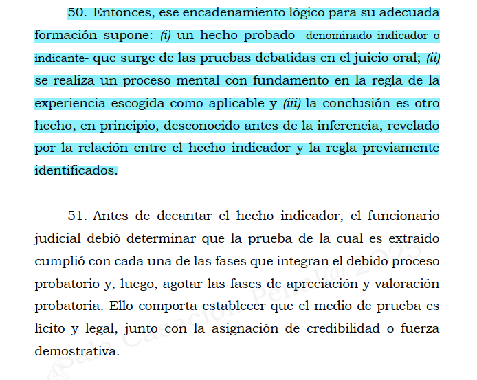 Soyd3lmonton's tweet photo. A veces la CORTE sorprende con una que otra sentencia, sea para bien o para mal, en este caso se EXPONE COMO FUNCIONA EL RAZONAMIENTO INDICIARIO y SI EN NUESTRO SISTEMA PROBATORIO ES VALIDO EL INDICIO. 
Básicamente en nuestra jurisprudencia existen dos líneas de PRUEBA INDICIARIA:
a) LAS QUE DESARROLLAN INDICIOS ESPECIFICOS, como la de ESTUPEFACIENTES.
b) LAS QUE DESARROLLAN LA FIGURA DEL INDICIO Y EXPLICAN SU FUNCIÓN EN LA TEORIA DE LA PRUEBA.
Las primeras suelen ser comunes y constantes, pero las que hablan del razonamiento probatorio frente al indicio mas escazas.

¿EN LA LEY 906/04 ES VALIDA LA PRUEBA INDICIARIA?
(VER IMAGEN 1)
 La mayoría de los argumentos de colegas para desacreditar la prueba indiciaria (como la de CANCINO), es que no se encuentra regulado en el CODIGO. Empero, la CSJ siempre ha sido de la postura de que la evolución de la practica probatoria no debe limitarse al código,  siempre y cuando respete garantías fundamentales. 

¿COMO ES EL ARQUETIPO DEL RAZONAMIENTO JUDICIAL EN EL INDICIO?
VER IMAGEN 2 y 3

@RomarioPizarro @PereiraYPereira