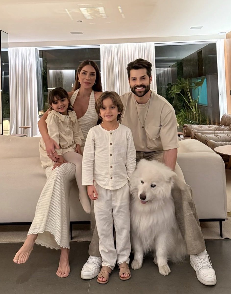 ALFINETEI's tweet image. 🚨FAMOSOS: Alok paga escola particular para todos os filhos de seus funcionários: "Não me faz falta, e no futuro esses pais vão precisar descansar do trabalho é quando os filhos irão ajudá-los"