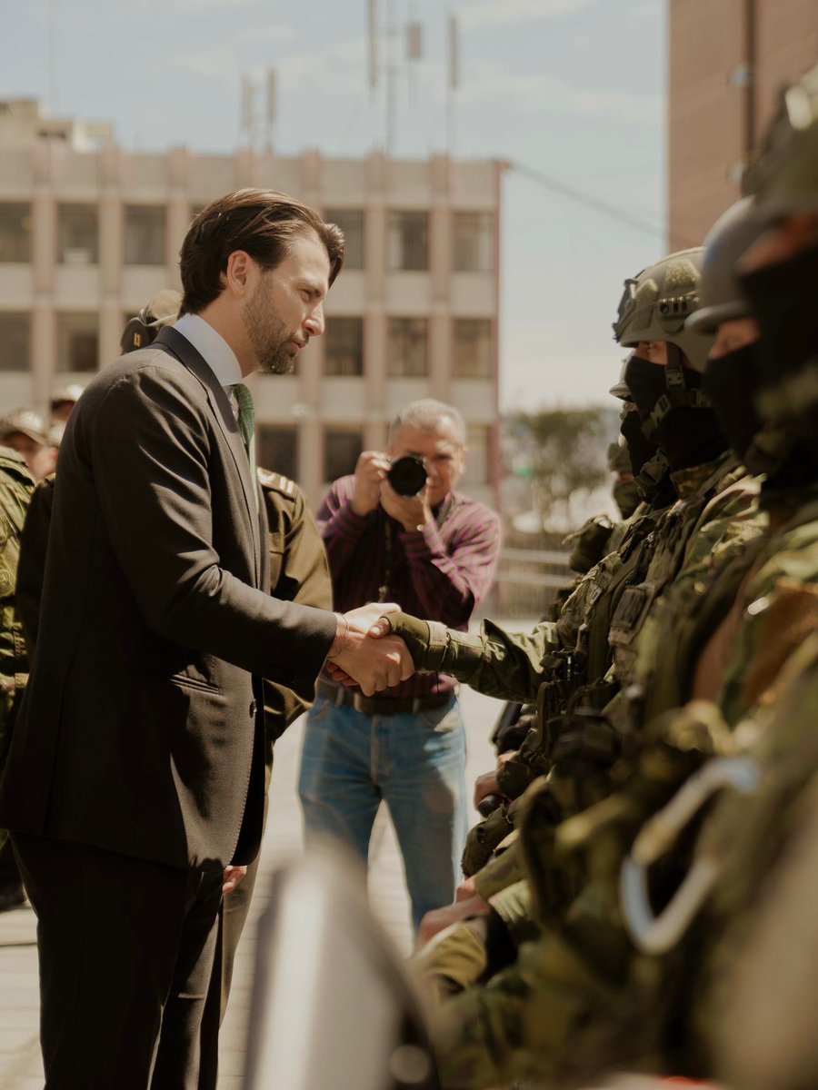 La Asamblea Nacional ha dado un paso histórico en defensa de la seguridad, la paz y la soberanía del Ecuador.

Con la aprobación de la Ley de Fortalecimiento de las Fuerzas Armadas y la Policía Nacional, remitida por el presidente @DanielNoboaok con el carácter de económica