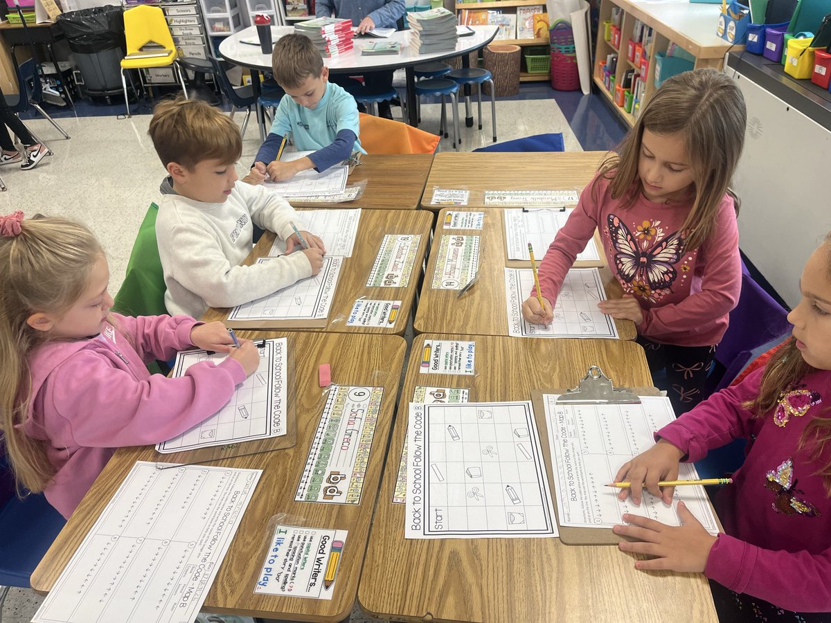 MsCareyCL's tweet photo. Teamwork in action! Room 9 is mastering Unplugged Coding and learning to follow and create codes! @CherryLaneCP1 https://t.co/USVZqjwxz4