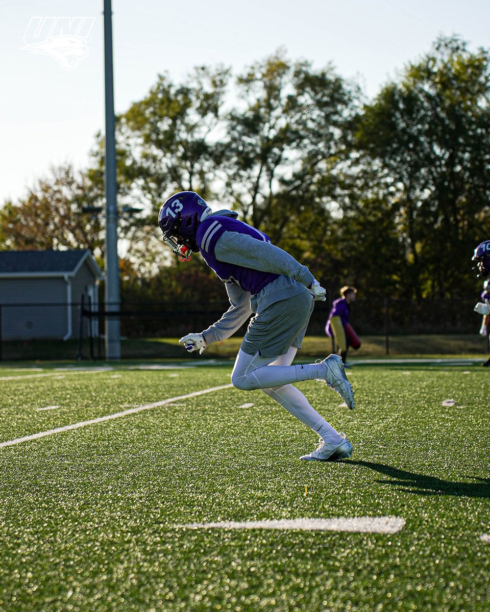 UNIFootball's tweet photo. Hitting the Grindstone 

#EverLoyal | #1UNI | #UNIFootball https://t.co/qFbKaasqOA