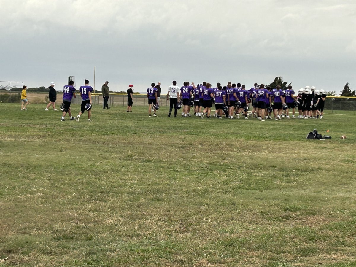 SESTrojanFB's tweet photo. Congratulation to the 4th grade Trojans on winning the Championship last week end.  The 5th and 6th grade Trojans play for the Championship this weekend.   The High School football  team wished them Good Luck tonight.  
Prove em Right https://t.co/zv71bJY7PA