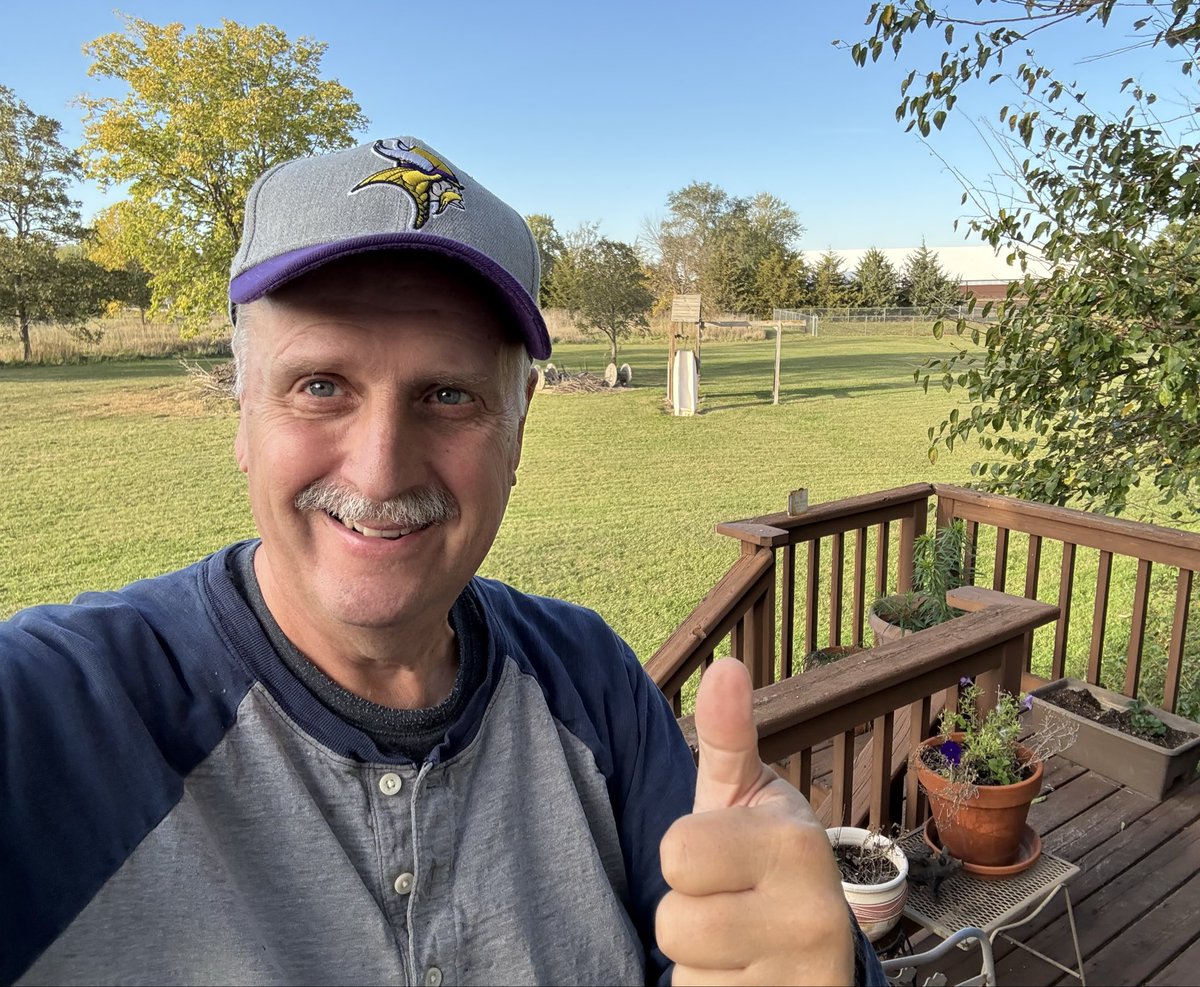 Almost kickoff time!! #Skol