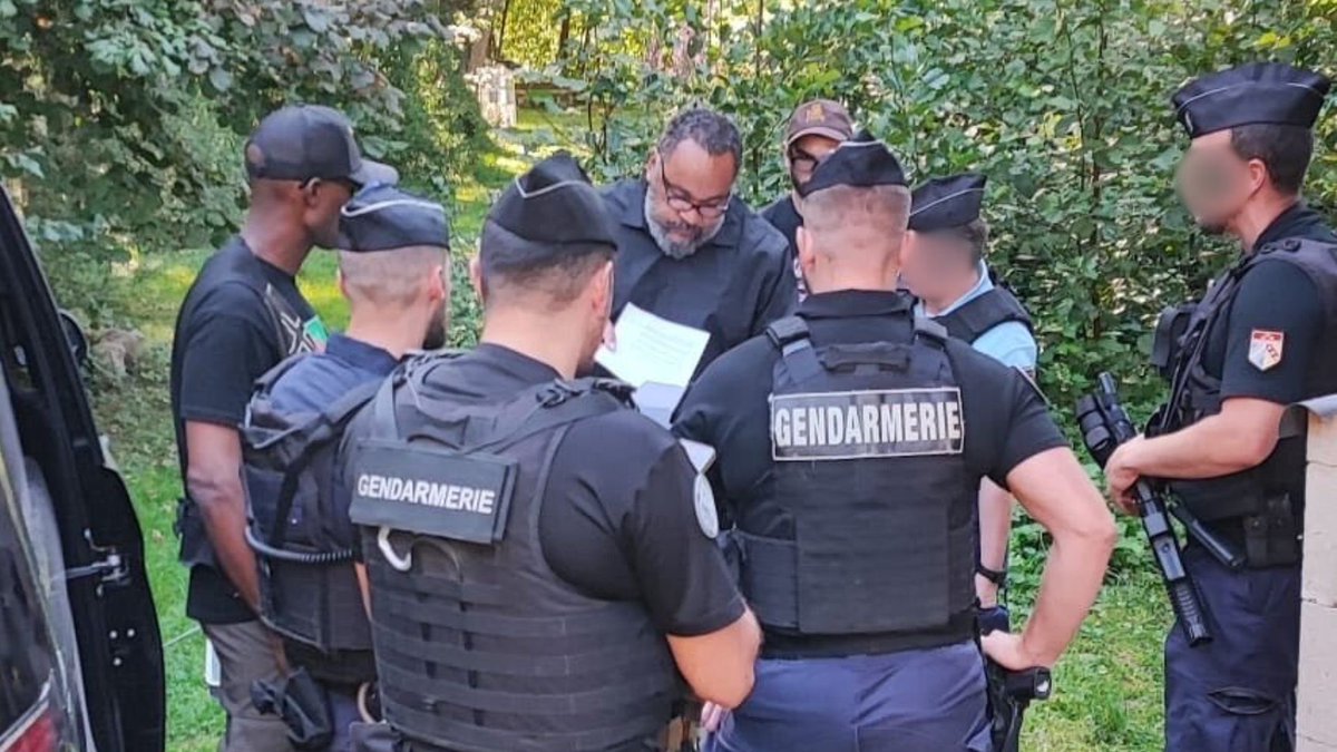 EricMorillot's tweet image. 🧵 Interdire un spectacle avant même de savoir ce qu’il contient ?
Le préfet de Loire-Atlantique l’a fait, le 22 octobre 2025.
Voici, en droit, pourquoi cette décision est difficilement défendable 👇
#Droit #LibertéDExpression #ÉtatDeDroit @MbalaDieudo 

[📎 arrêté préfectoral]