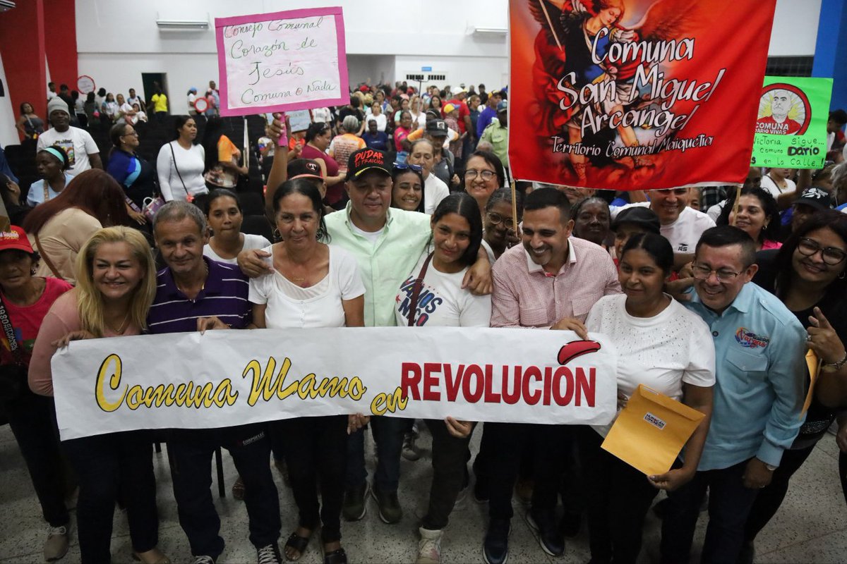 mincomunas_ve's tweet image. ¡La Comuna Guaicamacuto consolida el #PoderPopular! En una gran #AsambleaComunera se conmemoró el 13° Aniversario del Golpe de Timón, donde se formalizó la creación de ocho Circuitos Comunales.
Un logro destacado fue el financiamiento total de los proyectos juveniles.