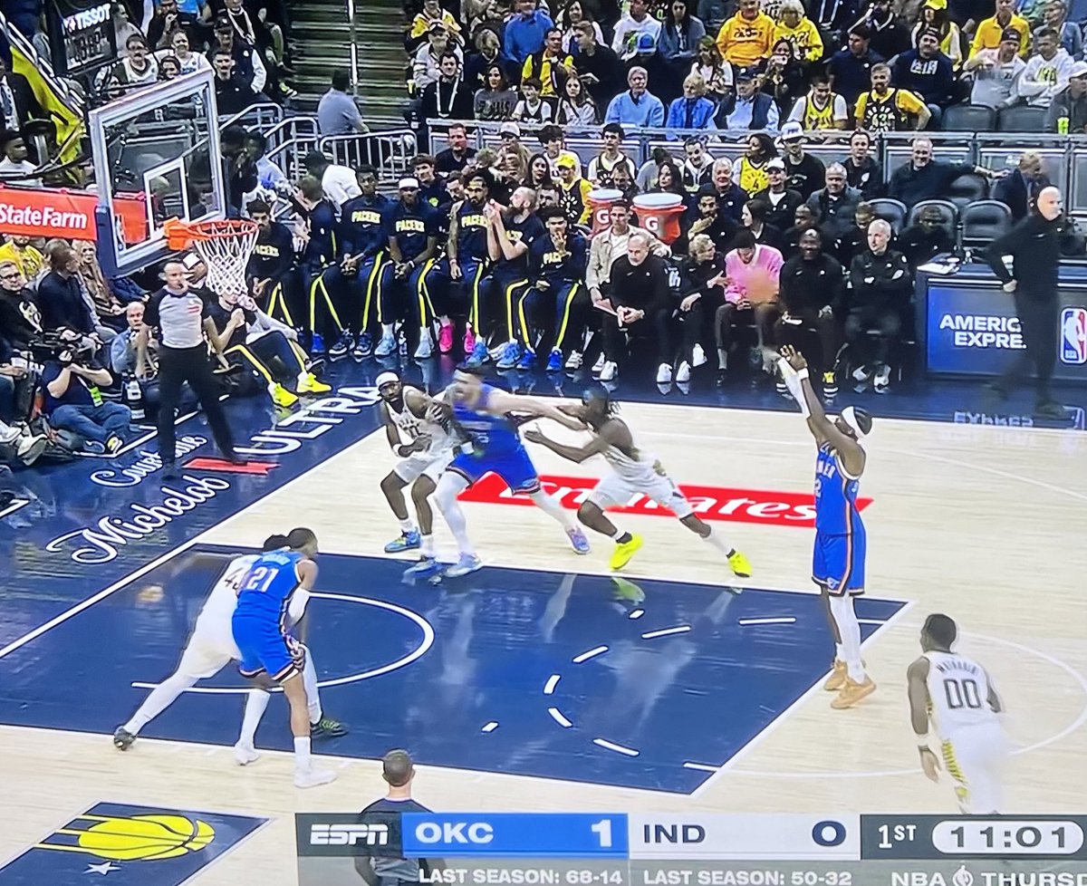 LakeShowYo's tweet image. bro i just turned the game on