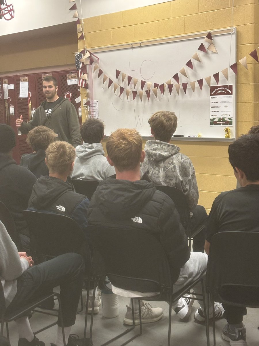 350by50_CoachBF's tweet photo. Want to thank former @NewAlbanyFB player Tom Bohman for coming back home and talking to the guys right before Senior Night. This man lives FINISH. A dude amongst dudes. https://t.co/iDyZKWkMuz
