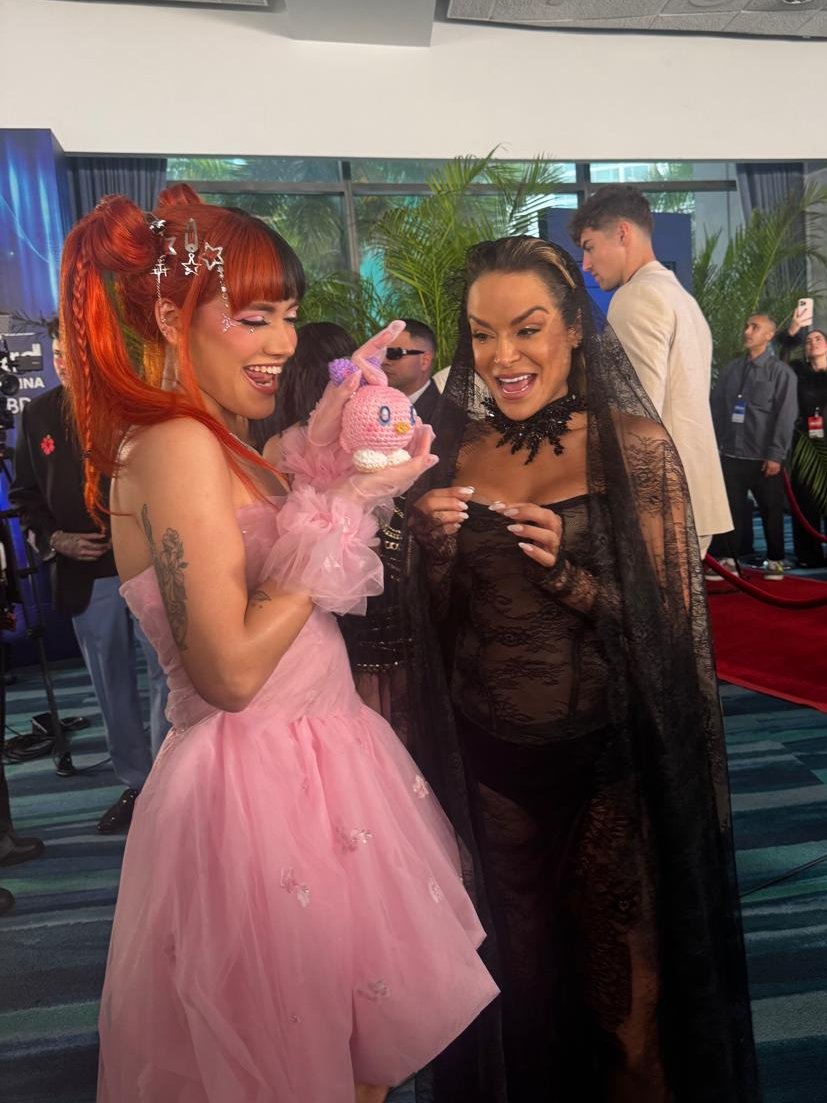 NXNNI está disfrutando, con la mejor energía y las mejores vibes.
¿Chukitruis están listos?
#PremiosBillboard2025 
<a href="/LatinBillboards/">Premios Billboard de la Música Latina</a>