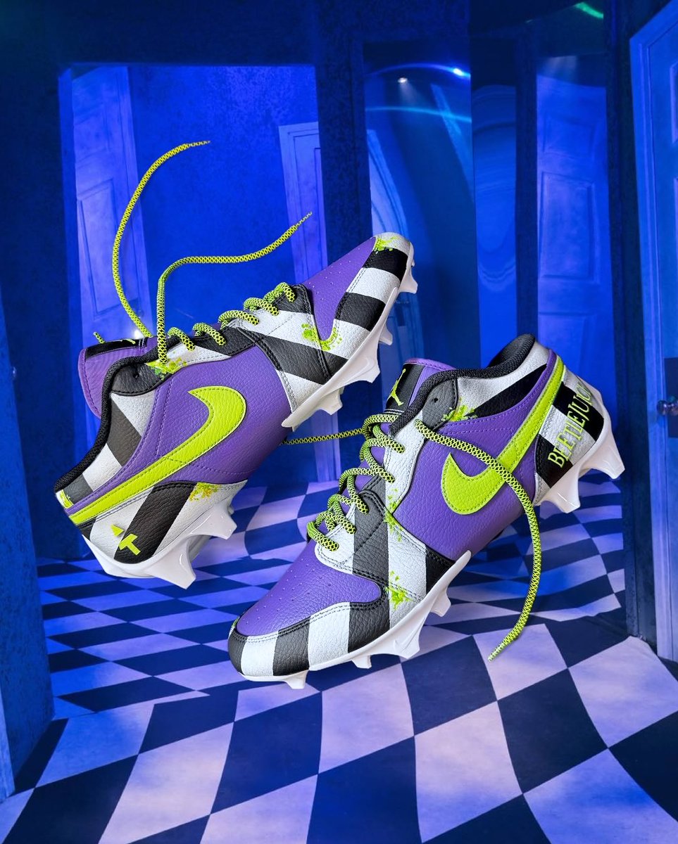 Adam Thielen's “Beetlejuice” Air Jordan 1 Low cleats for TNF