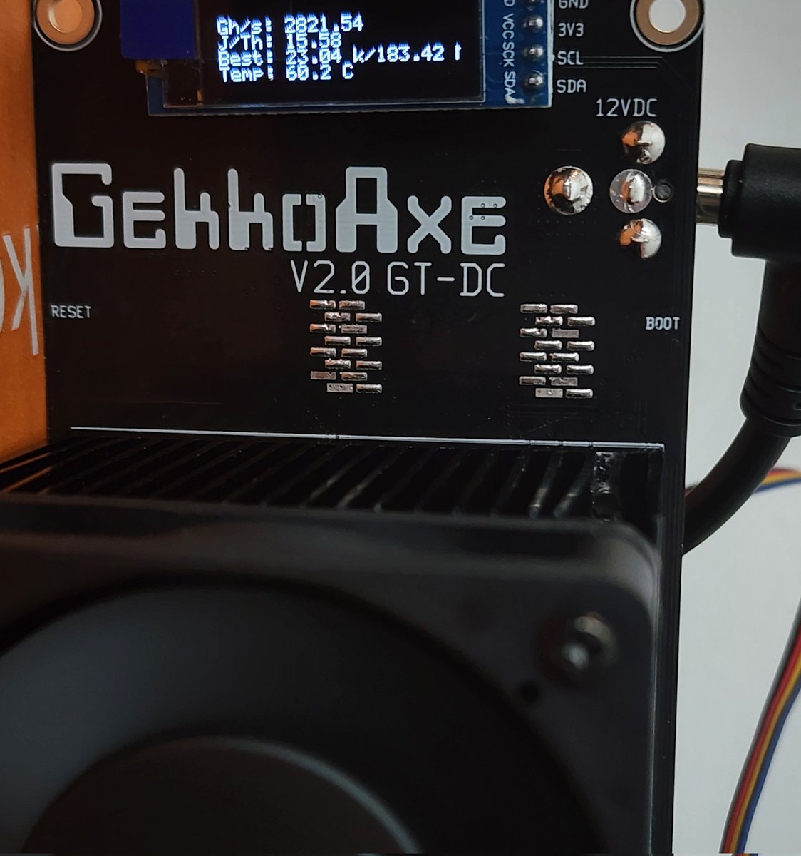 GekkoScienceLLC's tweet image. If you've received GekkoAxe GT Miners within the last week, they already include our new fans.
Keeping the GT stock will now overclock up to 4TH/s
That's $50 per TH without any hardware changes
Free domestic shipping 🇺🇸
Gekkoscience.com/shop
Stock settings displayed below:
