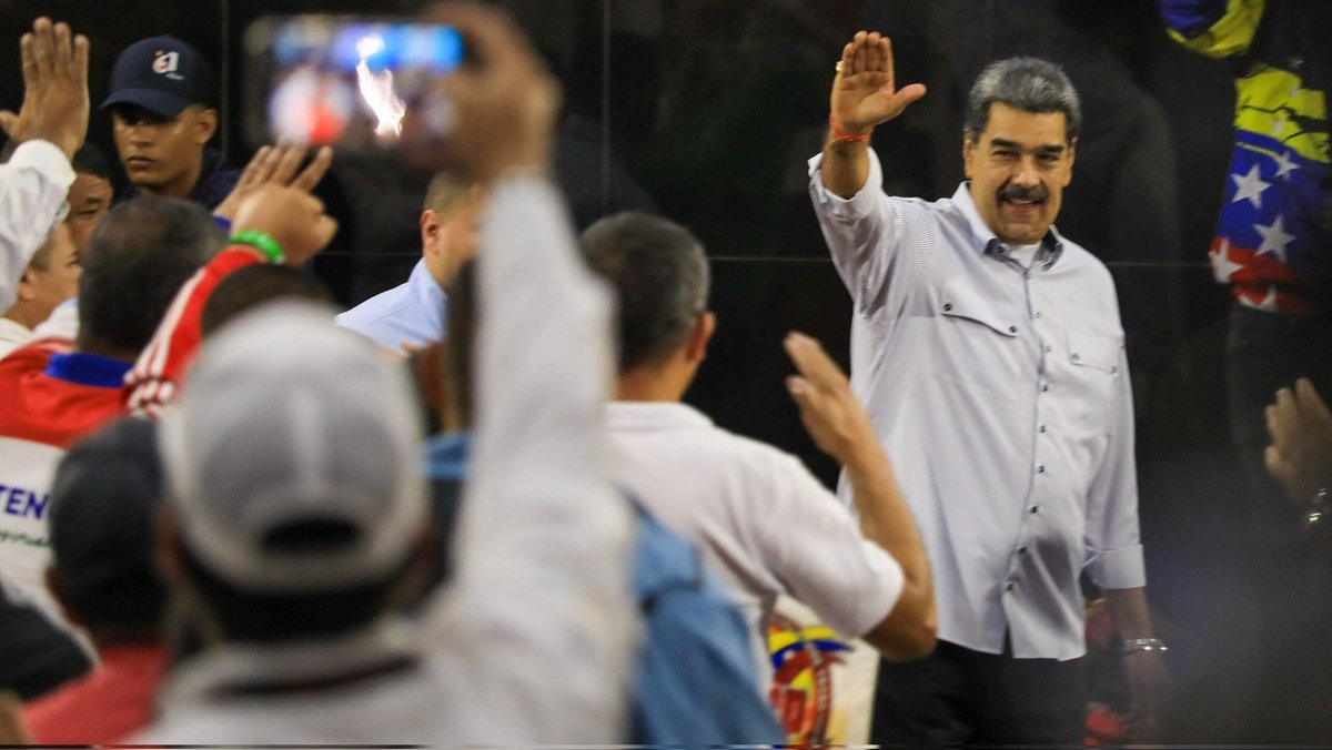 JovitoJ78888's tweet image. 🏭✊ ¡Poder obrero en acción! Presidente @NicolasMaduro juramenta Comisión Promotora para la Constituyente Obrera: No más burocratismo sindical. #UltimoMinuto #ConstituyenteObrera #PoderPopular
