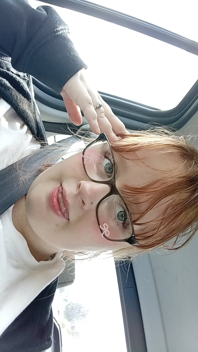twilightbeechx's tweet photo. loren monster is out in New zealand!!!! im obsessed <33
ilysm ml 🎀🎀 so proud of u 
@iamlorengray #selfiesformonster #angelsarebeautiful https://t.co/O8IxxWvKzf