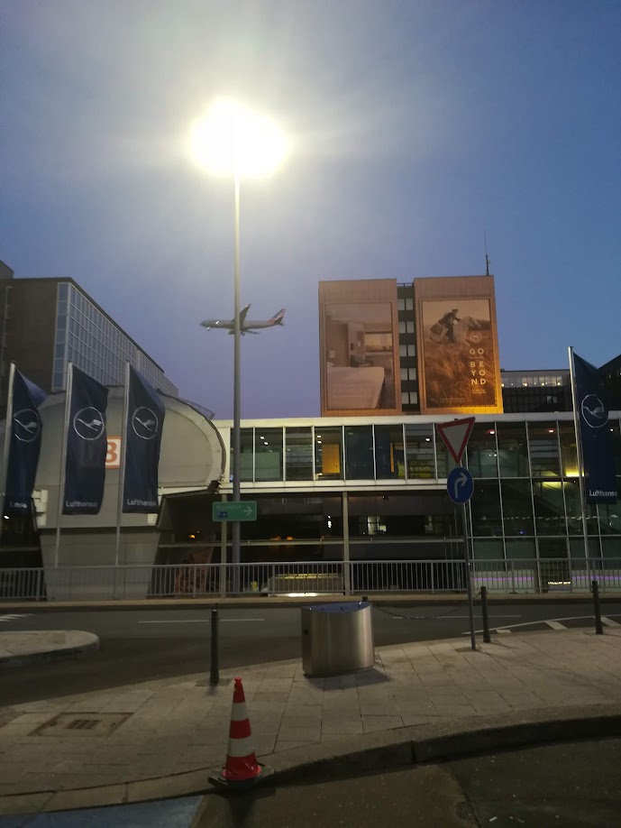 DManagersos's tweet image. #ManagerSOS #DACH Team 1.56 Uhr Guten Morgen - Wir sind bereits wieder unterwegs.  #Frankfurt Flughafen Rundreise zu Mandanten nach #Berlin #Hamburg #München #Düsseldorf und #Karlsruhe danach nach #Palma .