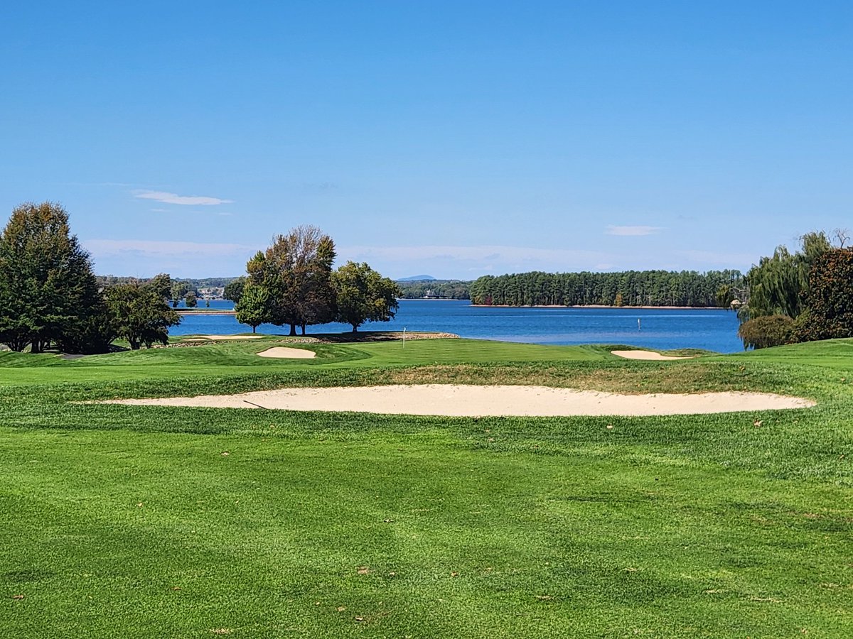 Chek713's tweet photo. Great day with great weather...even had a church in the middle of the course(so you can pray for no bogeys or worse)...#WatersEdgeGolfCourseSML https://t.co/2Ay62jTG8W