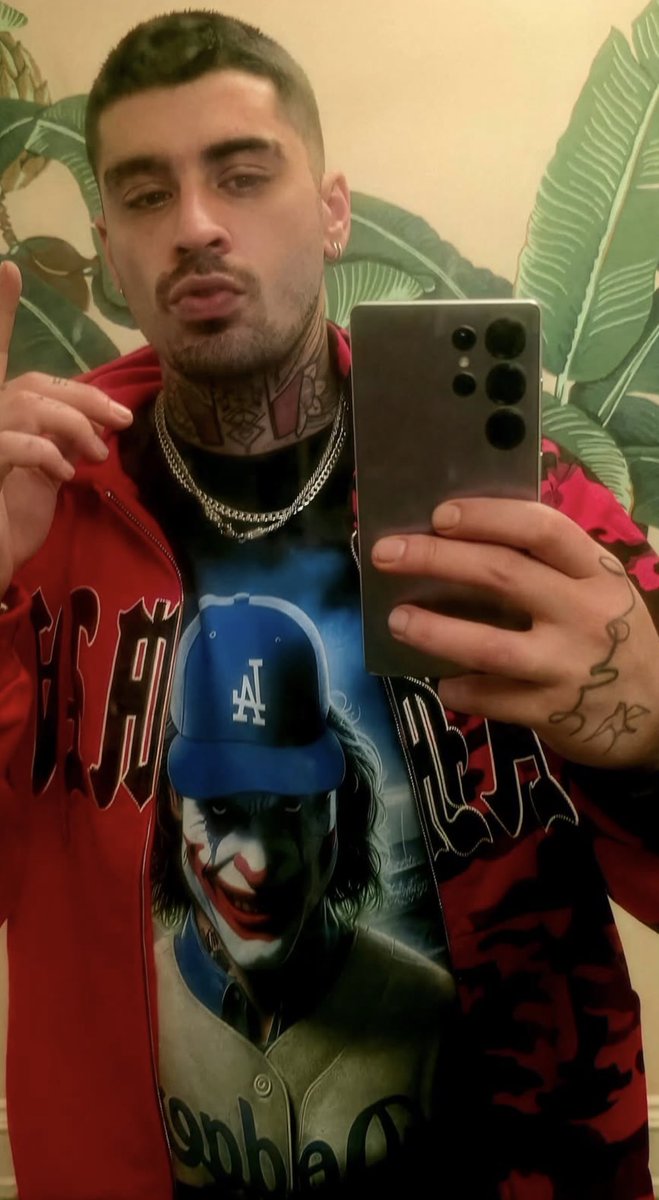 samthomasdesign's tweet image. zayn wearing an ai joker shirt hell yeah man