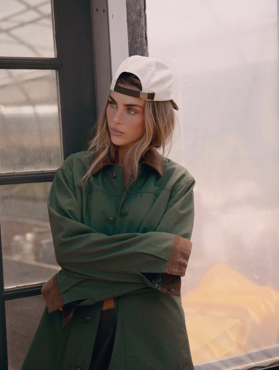 ᅠ
ᅠ
ᅠ

                              𝐃𝐄𝐁𝐎𝐑𝐀𝐇
           .   .   .    .      𝚏𝚊𝚛𝚖 𝚐𝚒𝚛𝚕   ♡
         
ᅠ
ᅠ                            #𝙲𝙾𝚆𝙶𝙸𝚁𝙻𝐀𝐔