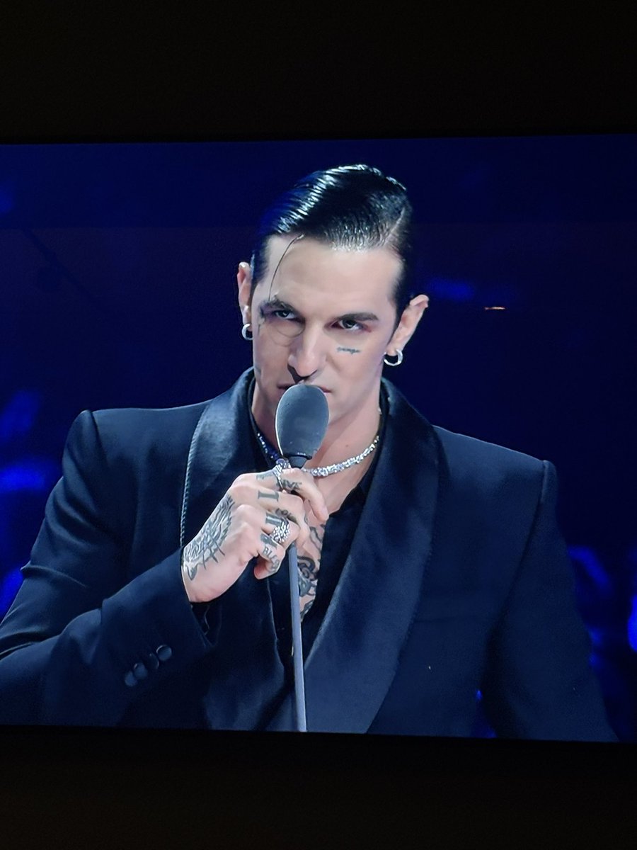 HerzschlagTH's tweet image. +++RITROVATI I GIOIELLI RUBATI AL LOUVRE+++ #XFactor #XF2025